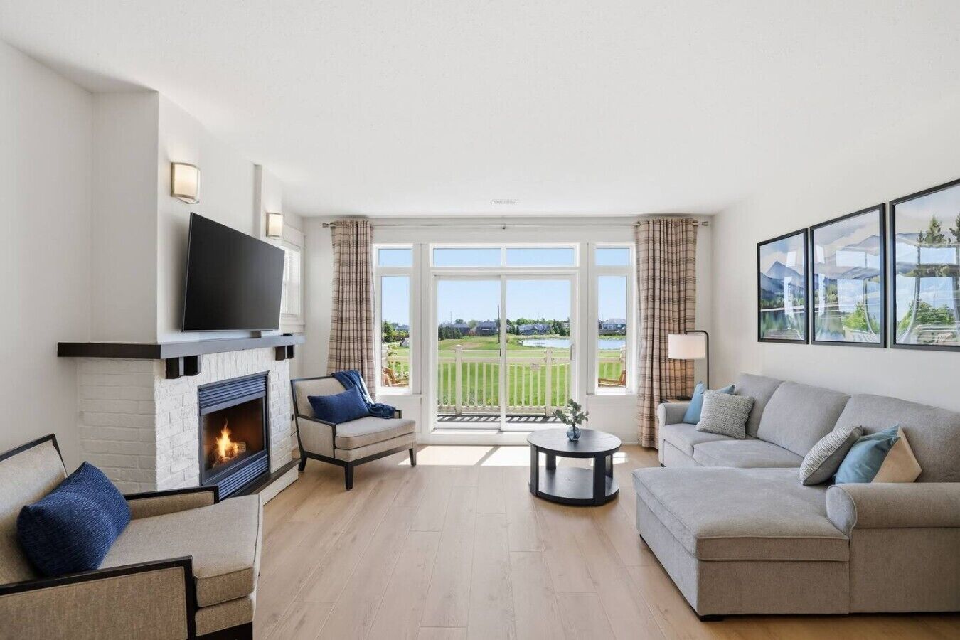 TV, fireplace