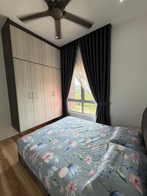 3 chambres, fer et planche à repasser