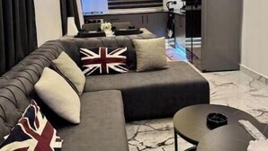 Living area - Smart Suites Westfield  Modern Stay (Westfield)