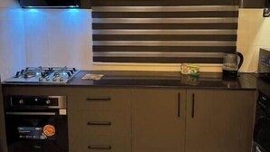 Private kitchen - Smart Suites Westfield  Modern Stay (Westfield)