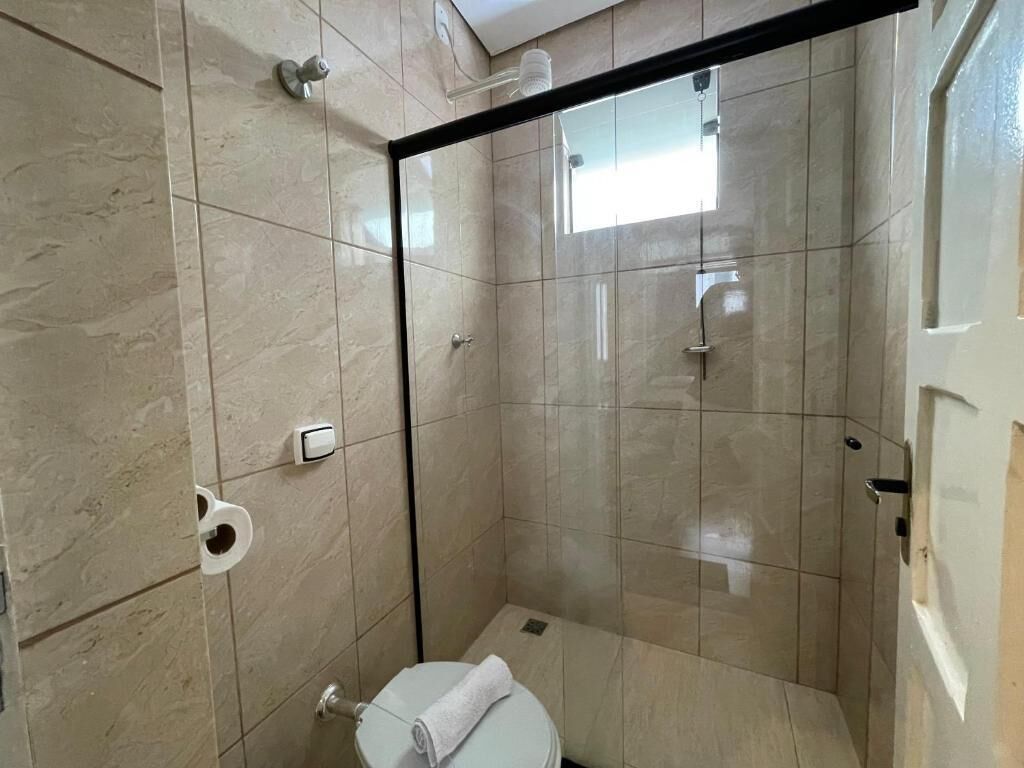 Familien-Suite, Blick auf den Innenhof | Badezimmer