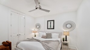 3 bedrooms, iron/ironing board, free WiFi, bed sheets - The Theodore 3BD/3B w/ Balcony - 2 K 2 Q (New Orleans)