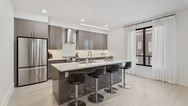 Coffee/tea maker, fridge, microwave, oven - The Theodore 3BD/3B w/ Balcony - 2 K 2 Q (New Orleans)