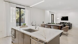 Interior - The Theodore 3BD/3B w/ Balcony - 2 K 2 Q (New Orleans)