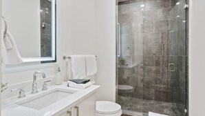 Towels - The Theodore 3BD/3B w/ Balcony - 2 K 2 Q (New Orleans)
