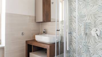 Comfort Double Room, City View | Bathroom | Shower, hair dryer, towels, soap