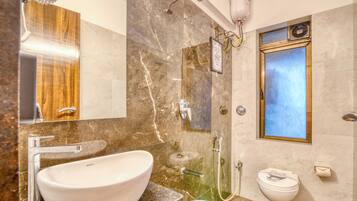 Luxury Apartment, Balcony, City View | Bathroom | Shower, free toiletries, hair dryer, slippers