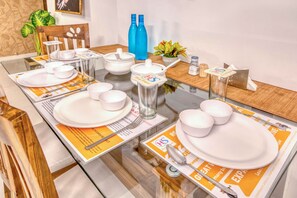 Appartement Luxe, balcon, vue ville | Restauration
