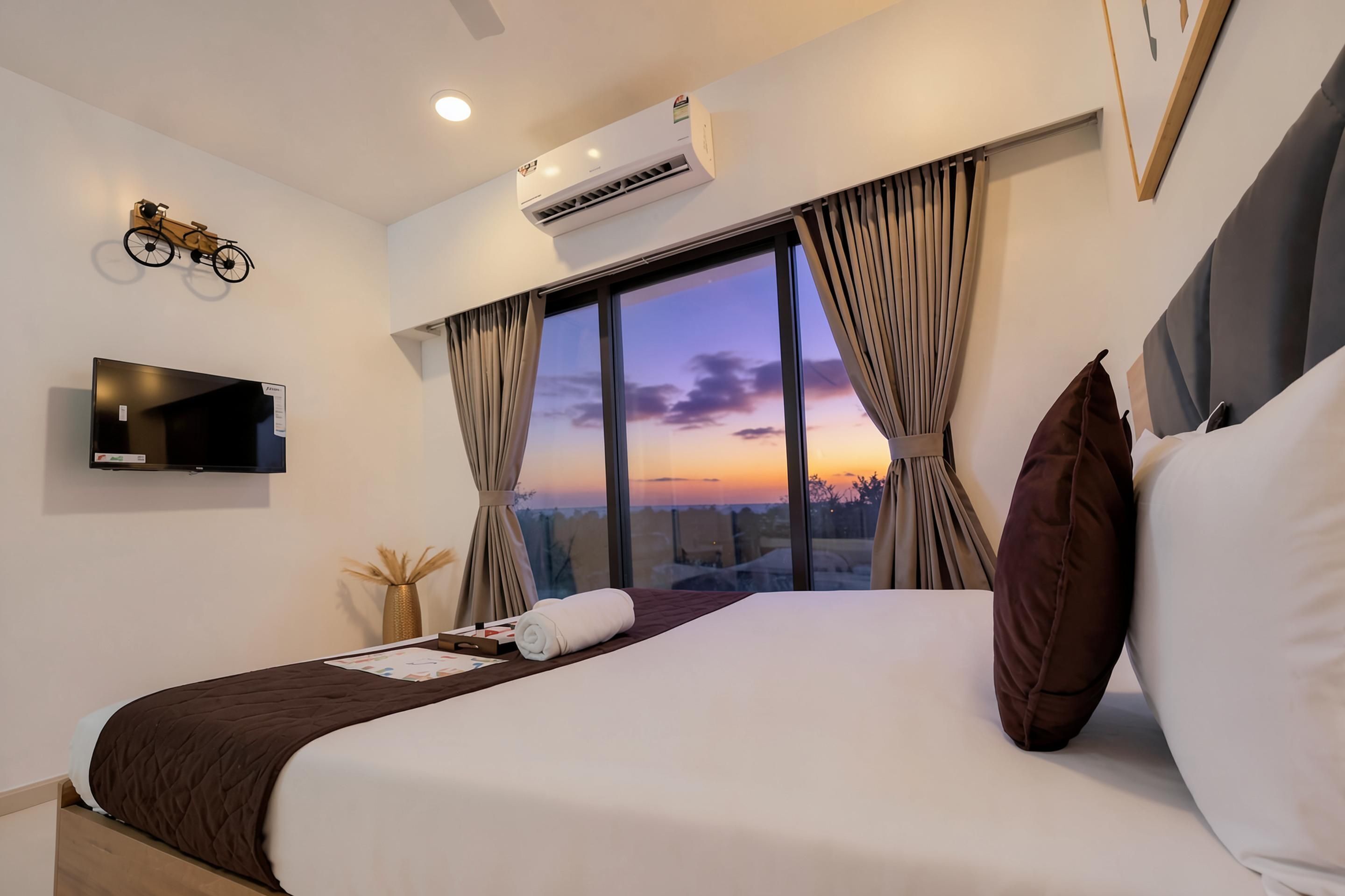 Family Apartment, City View | Living area | LED TV