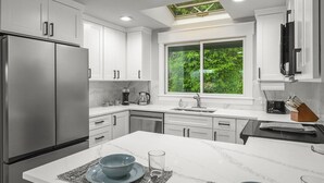 Coffee/tea maker, fridge, microwave, oven
