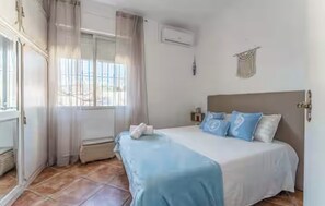Iron/ironing board, WiFi, bed sheets - Villa Galandú Mediterranean villa with swimming pool. (Villajoyosa)
