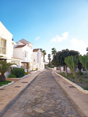 Property grounds - Brisa Serena Golf & Sea A perfect combination of golf courses and beach. (Roquetas de Mar)