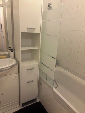 Towels, soap, toilet paper - T3 apartment in city center (Le Mans)