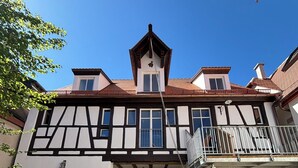 A traditional building with a symmetrical facade, a central entrance, and a balcony on the upper floor. - Historic horse stable in the center of Weißenburg (Weißenburg in Bayern)
