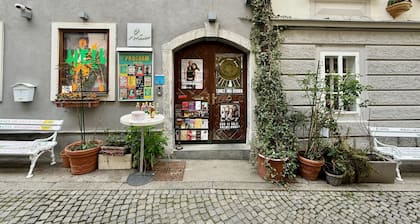 Mini-Teater Suites - Suite 7 - sleeps 2 guests in 1 bedroom