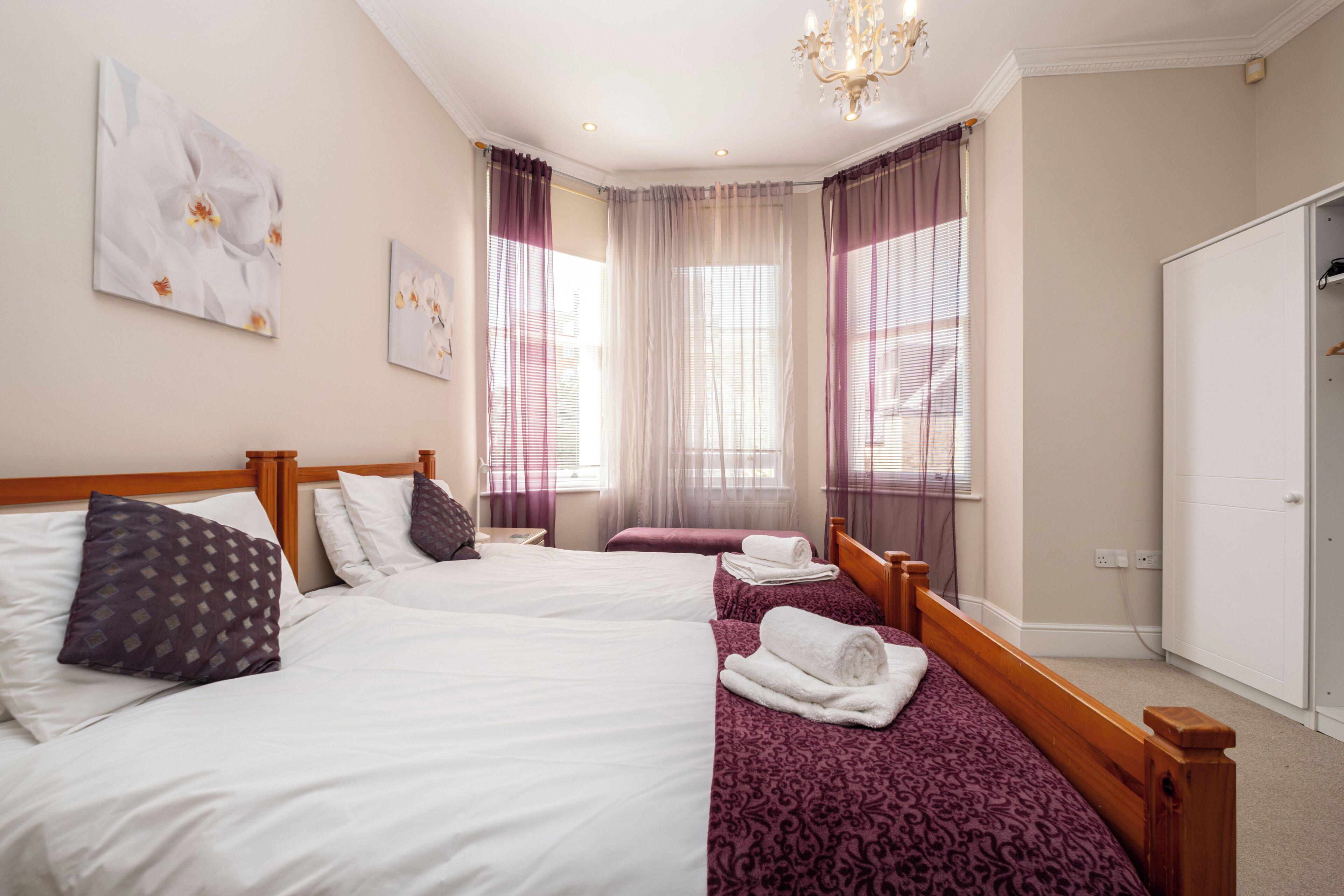 2 chambres, fer et planche à repasser, accès au Wi-Fi (inclus)