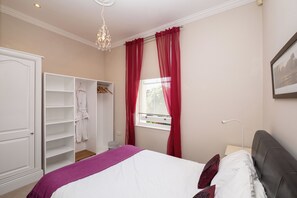 2 habitaciones, tabla de planchar con plancha y wifi gratis 