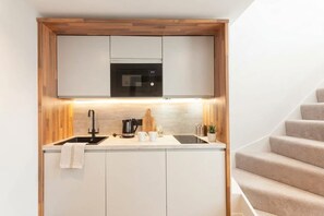 Private kitchen - Central Hastings Stylish Mezzanine Studio nr Beach (Hastings)