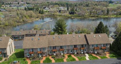 New! Lake Access Townhome w/ Hot Tub!