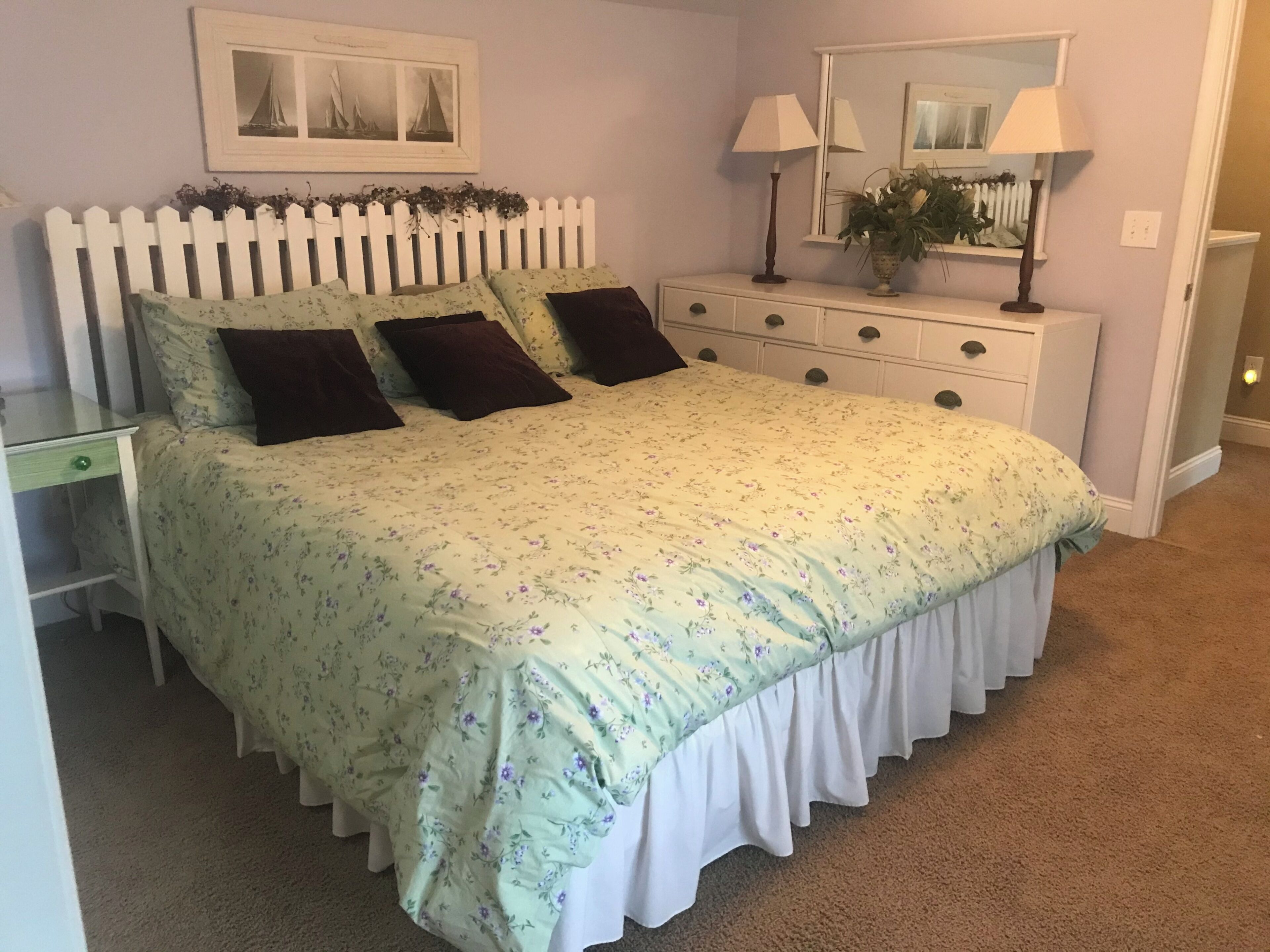 4 bedrooms, iron/ironing board, Internet, bed sheets