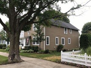 Exterior - Spacious 4-bedroom house in adorable Charlevoix with AC (Charlevoix)