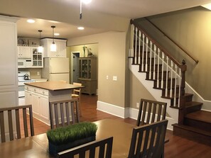 Dining - Spacious 4-bedroom house in adorable Charlevoix with AC (Charlevoix)