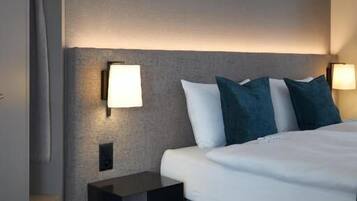 Familie appartement, uitzicht op stad | Hypoallergeen beddengoed, een bureau, geluiddichte muren