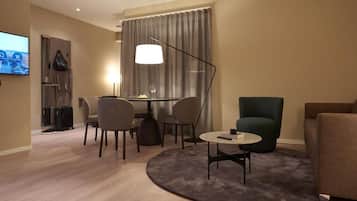 Deluxe Apartment, Balcony, City View | Interior