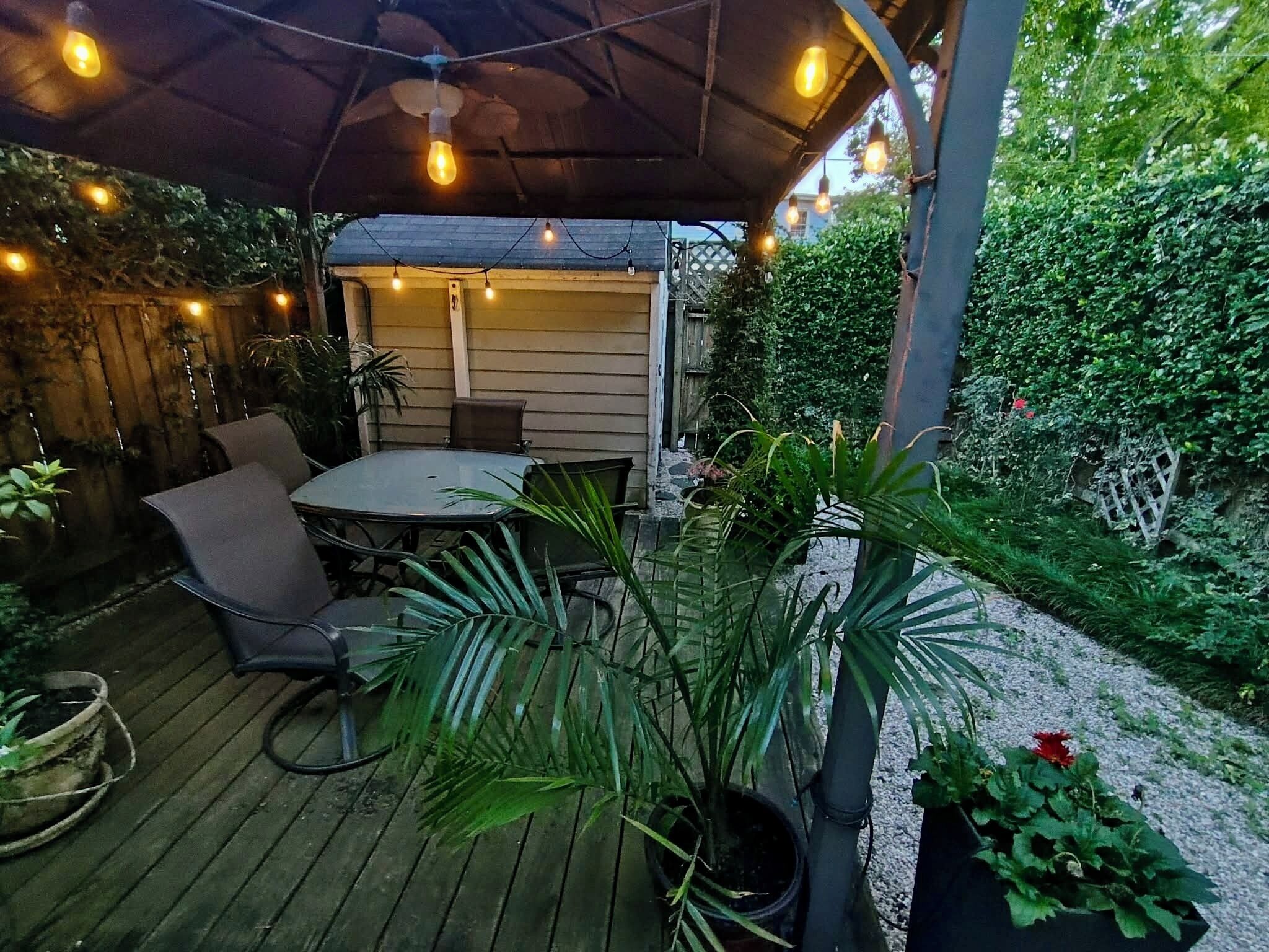 Outdoor dining