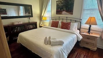 3 bedrooms, iron/ironing board, WiFi (free), bed sheets