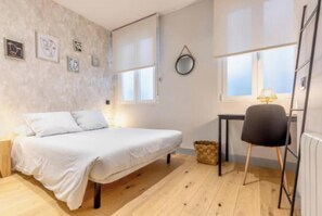 3 habitaciones, escritorio, tabla de planchar con plancha y wifi gratis 