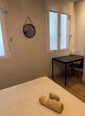 3 Schlafzimmer, Schreibtisch, Bügeleisen/Bügelbrett, kostenloses WLAN