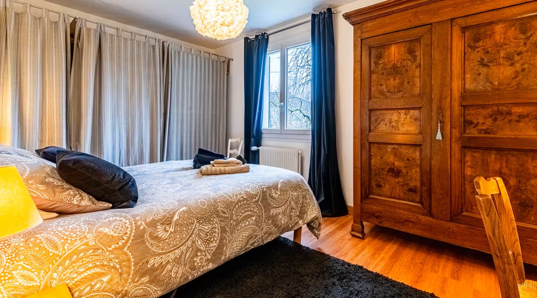 4 bedrooms, iron/ironing board, WiFi, bed sheets