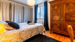 4 室のベッドルーム、アイロン / アイロン台、WiFi、ベッドシーツ