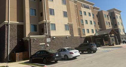 1BR Suite w/ 2 Queens | Pool + Daily Breakfast