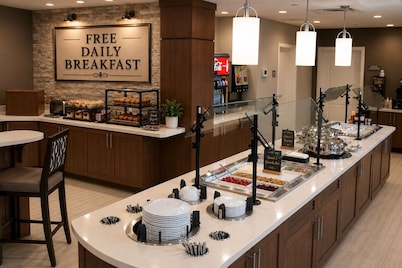 1BR Suite w/ 2 Queens | Pool + Daily Breakfast