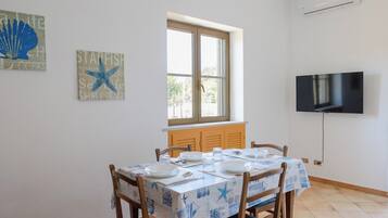 2-bedroom apartment, ground floor | Living area