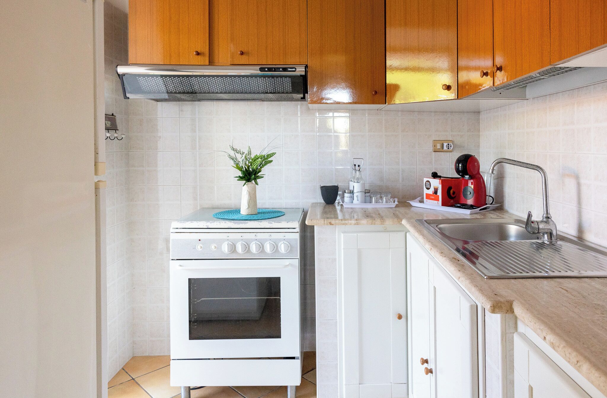 2-bedroom apartment, ground floor | Private kitchen | Fridge, microwave, stovetop, cookware/dishes/utensils