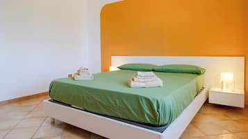 2-bedroom apartment, ground floor | Ferro/asse da stiro, Wi-Fi gratuito, lenzuola