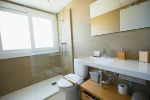 A modern bathroom with a shower, toilet, sink, and a large mirror. - Pine Hills - New Apartment Fuengirola (Fuengirola)