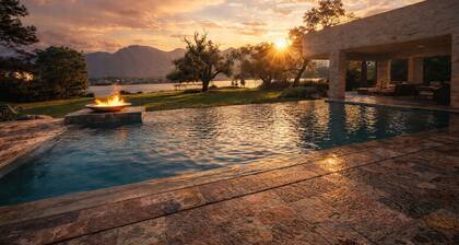 Unique Lakefront estate, Santiago NL minutes from Monterrey, villa la Boca