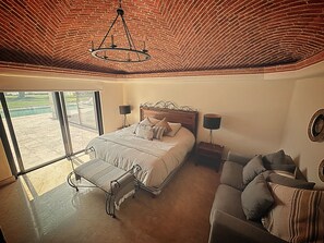 5 bedrooms, iron/ironing board, free WiFi, bed sheets - Unique Lakefront estate, near BBVA FIFA 26, transport on demand (Santiago)