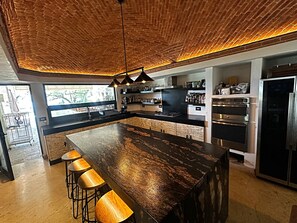 Fridge, microwave, oven, stovetop - Unique Lakefront estate, near BBVA FIFA 26, transport on demand (Santiago)