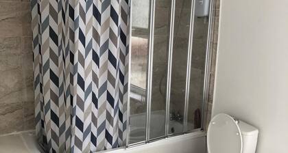 1 Bed Home Away From Home - Sleeps 2