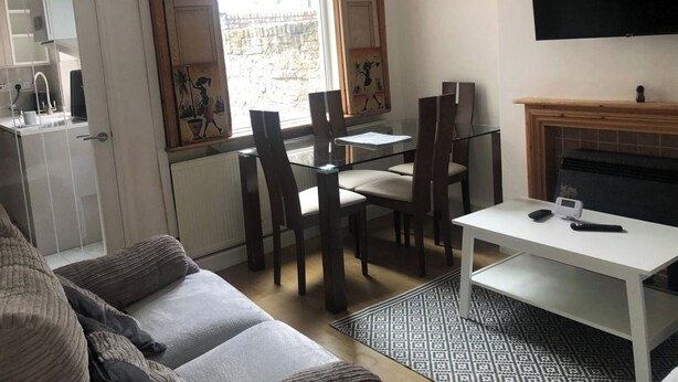 Unclassified image, 1 of 15, button - 3 Bed House Sleeps 6 - Smart Tv - Free Parking (Liverpool)