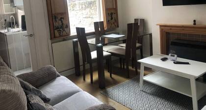 3 Bed House Sleeps 6 - Smart Tv - Free Parking