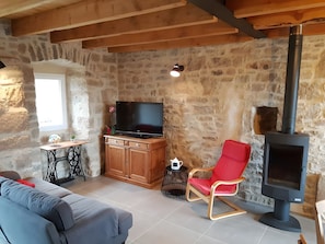 TV, fireplace, stereo