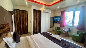 In-room safe, desk, soundproofing, iron/ironing board