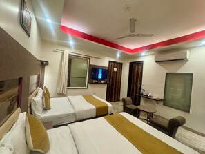 ตู้นิรภัยในห้องพัก, โต๊ะทำงาน, ห้องเก็บเสียง, เตารีด/โต๊ะรีดผ้า