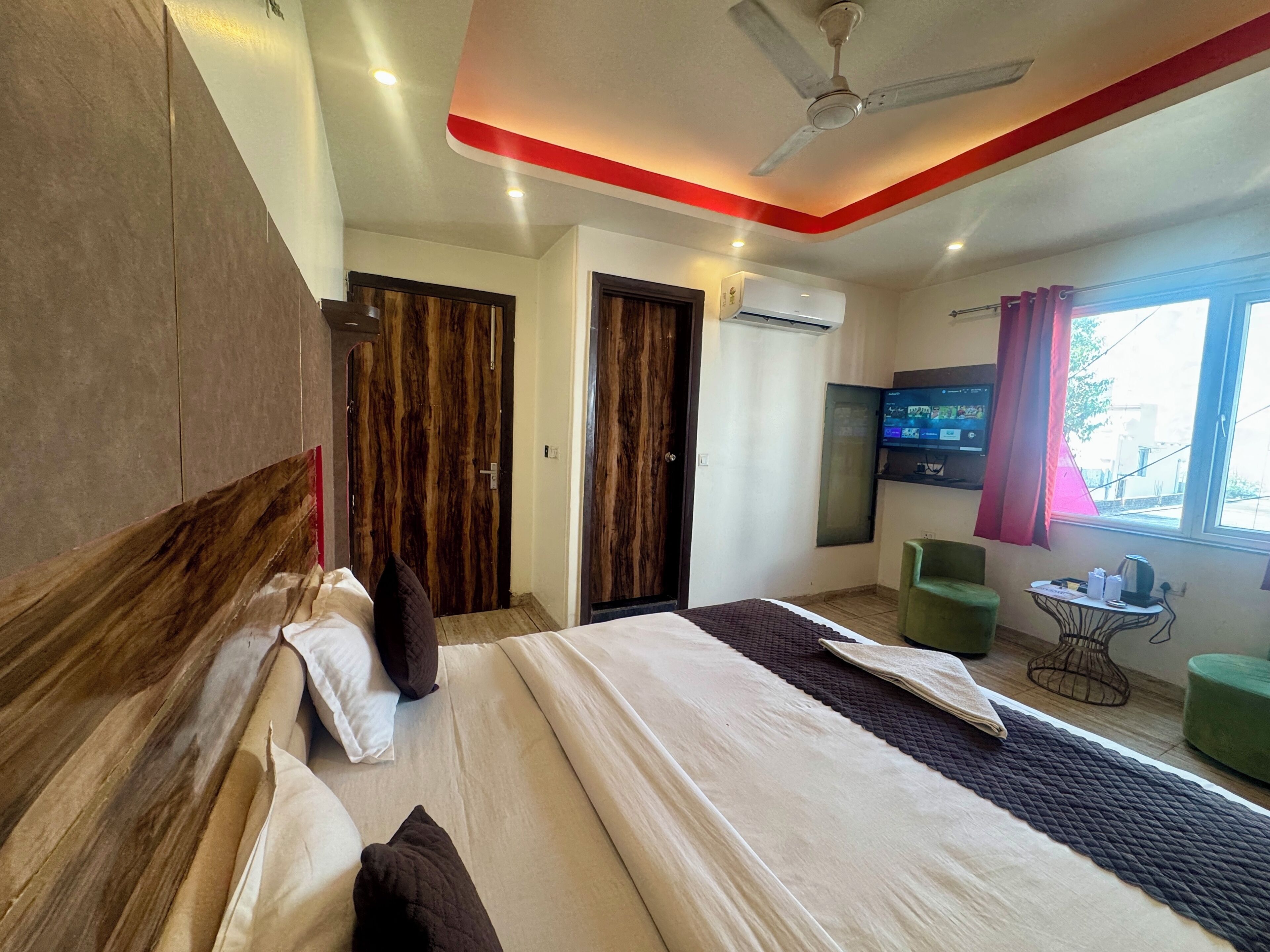 In-room safe, desk, soundproofing, iron/ironing board